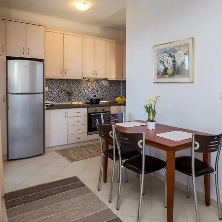 Semesterbostad Aphrodite Koinyra